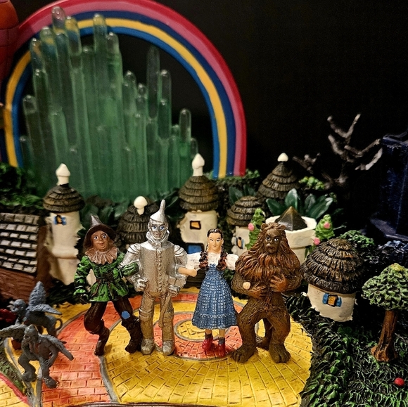 "Follow the Yellow Brick Road" Collectible Sculpture by Hawthorne Village - Picture 4 of 10